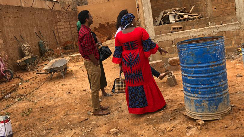 Mariama Moussa turvatalon työmaalla Nigerissä